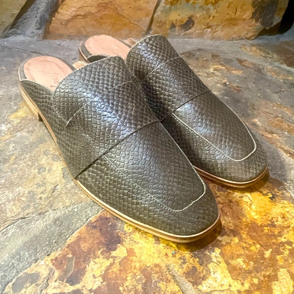 Free People Women’s Snakeskin Loafer Mules size 40 - Picture 1 of 8